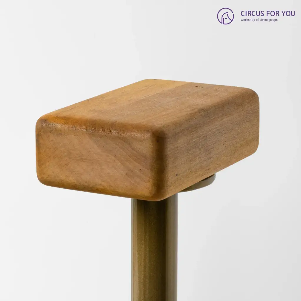 Акробатичні стійки на круглій платформі (копія)