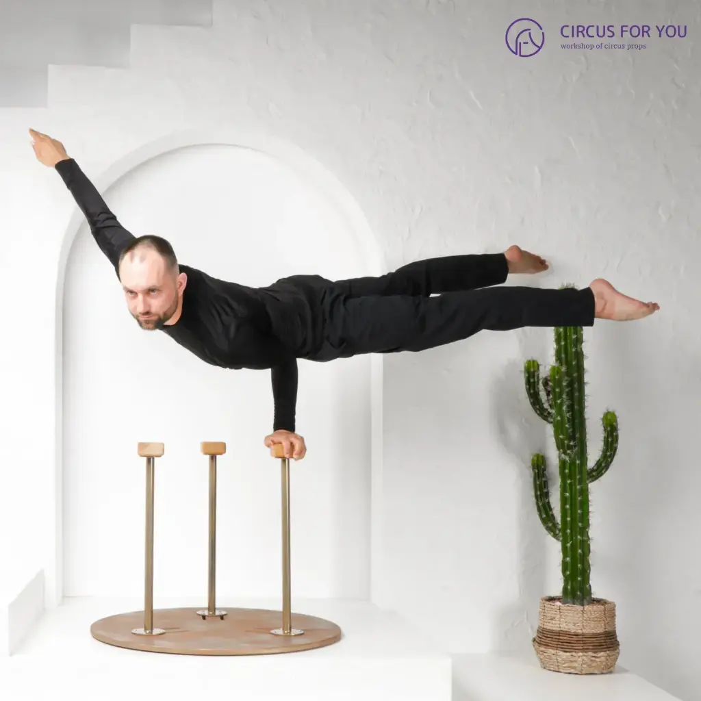 Акробатичні стійки на круглій платформі (копія)