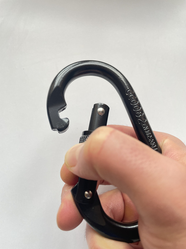 Карабін овальний різьбовий чорний (сталь)