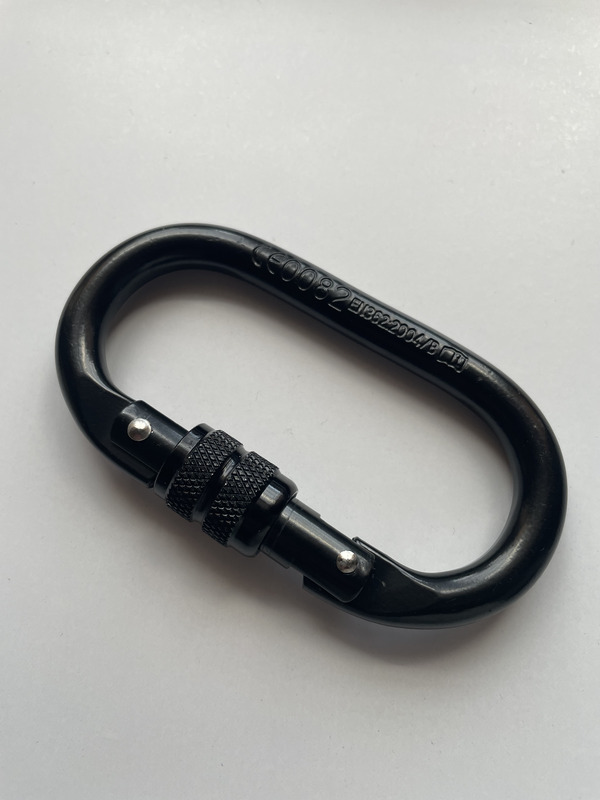 Карабін овальний різьбовий чорний (сталь)